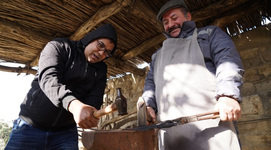 Badiu Blacksmiths: Ancestral Iron Forging in Santiago