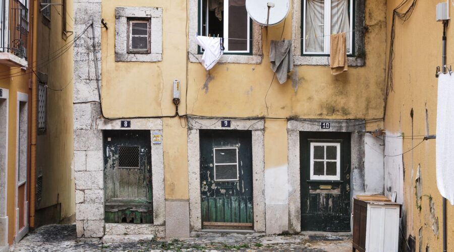 Festival Iminente: Abandoned Lisbon School Becomes Art Hub