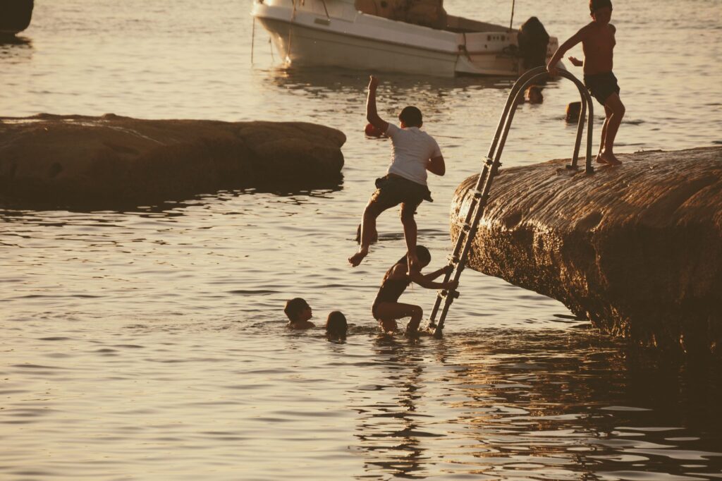 Lusophone Nations Join Simultaneous ‘Big Dip’ for Peace
