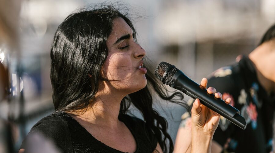 Cristina Clara: New Album ‘Entretela’ Blends Fado & Morna